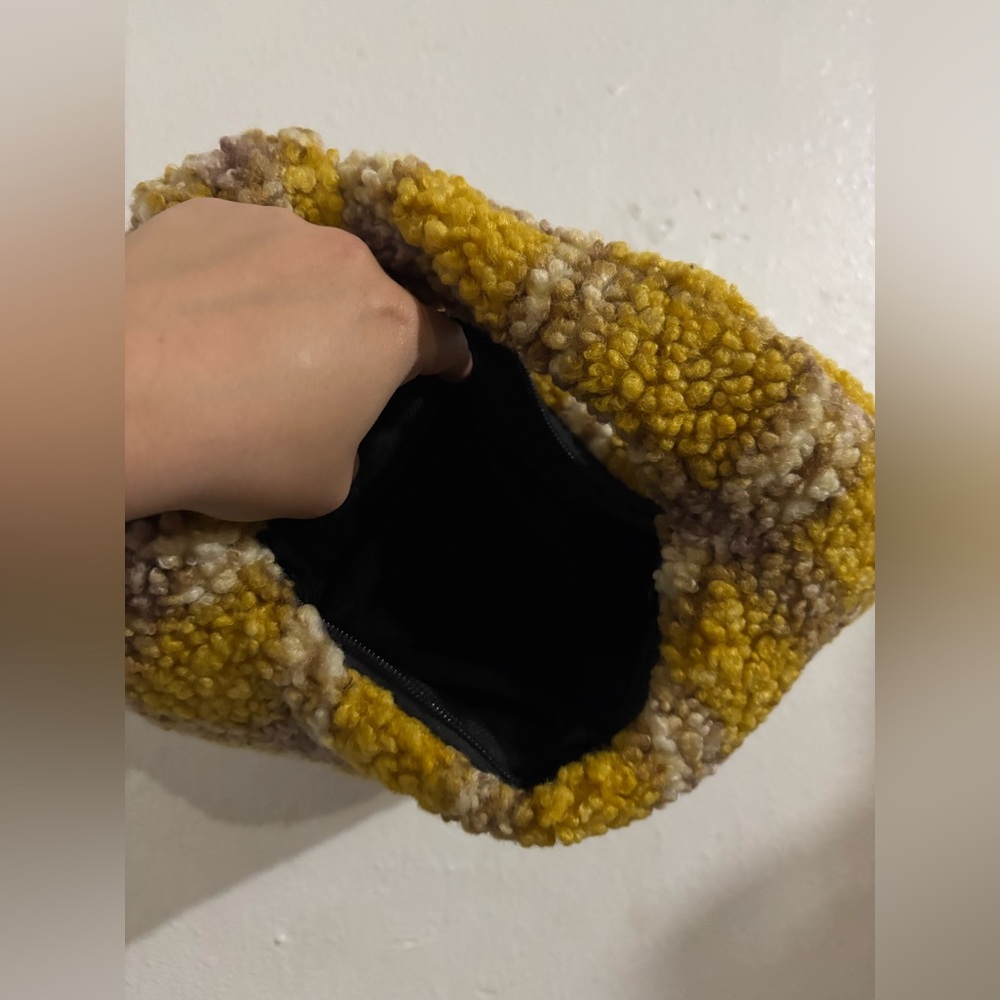 Do Everything in Love Purse - Picture 3 of 3